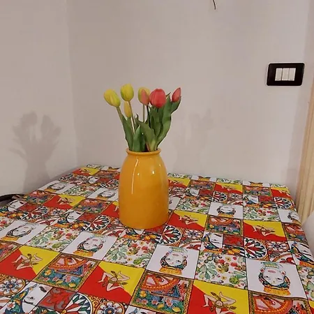 Ciuri Tuttu L'annu Guest house